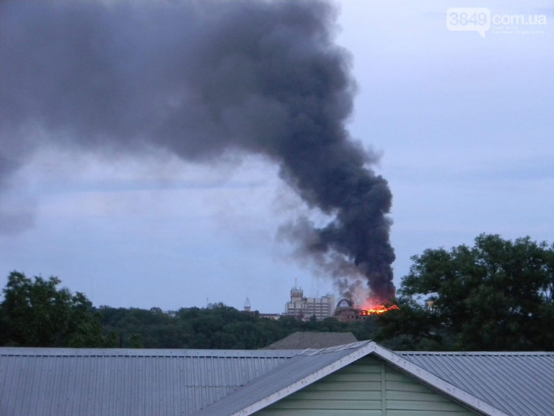 У Кам'янці-Подільському горить колишній готель
